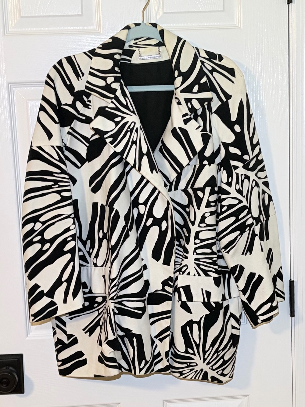 DVF Bold Vibrant Tropical Palm Leaf Black and White Blazer Jacket. XL